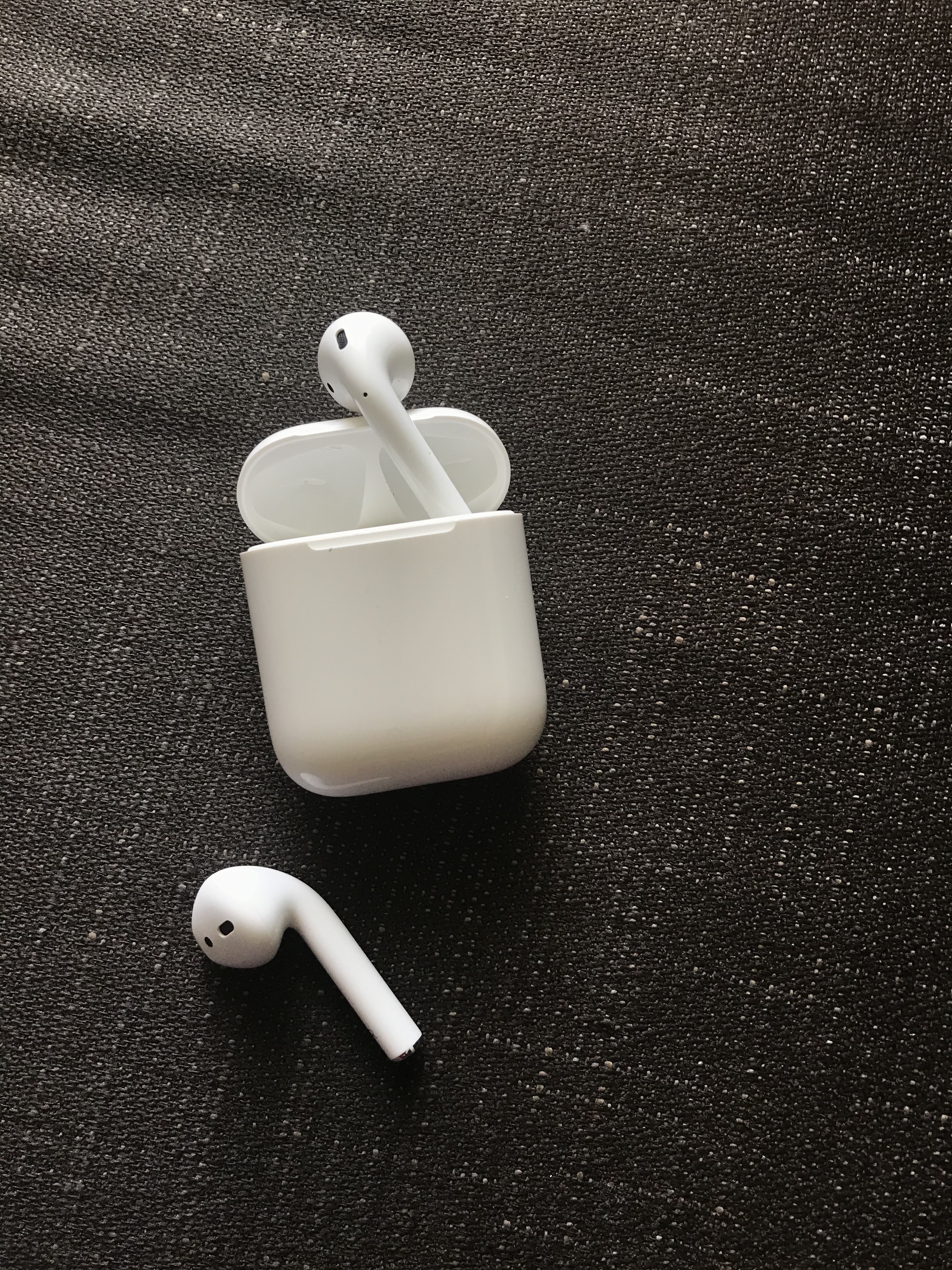 De Airpods met Oplaadcase.